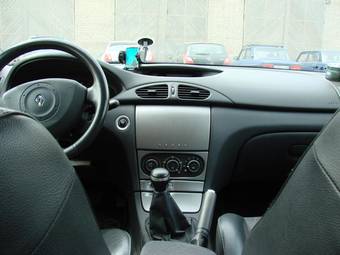 2002 Renault Laguna Photos