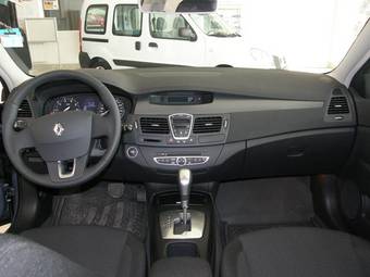 2008 Renault Laguna Photos