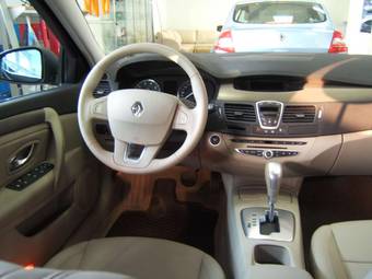 2009 Renault Laguna Photos