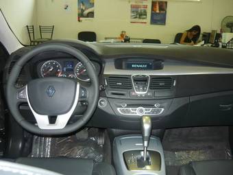 2009 Renault Laguna Pictures