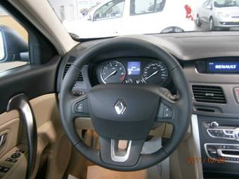 2011 Renault Latitude Photos