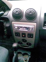 2006 Renault Logan Photos