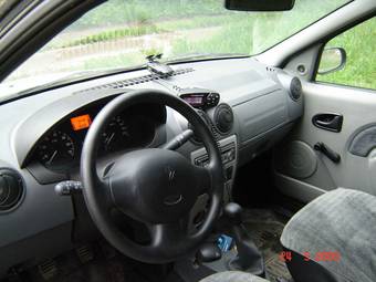 2006 Renault Logan Photos