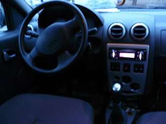 2007 Renault Logan Images