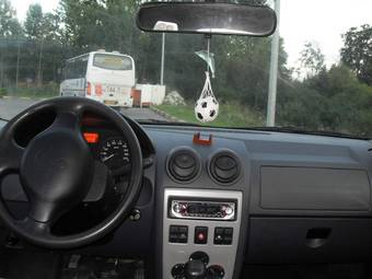 2007 Renault Logan Photos