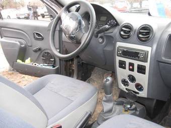 2008 Renault Logan Photos