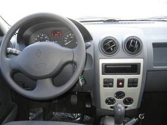 2009 Renault Logan Photos