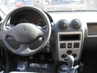 2009 Renault Logan Photos