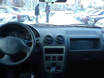 2009 Renault Logan Photos