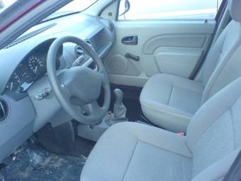 2009 Renault Logan Photos