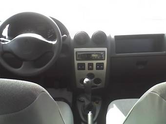 2009 Renault Logan Pics