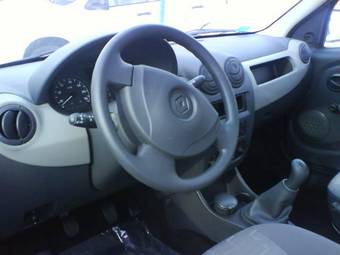 2010 Renault Logan Pics