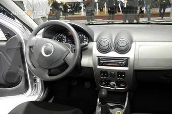 2010 Renault Logan Photos