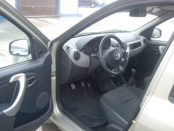 2010 Renault Logan Pictures