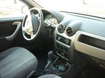 2010 Renault Logan Pictures