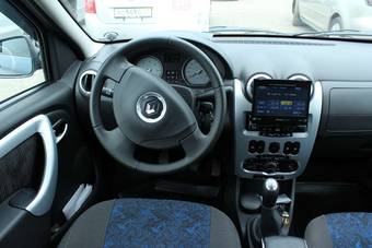 2010 Renault Logan Photos