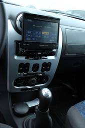 2010 Renault Logan Photos