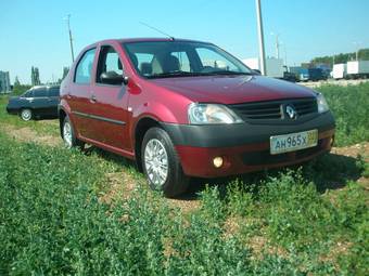 2010 Renault Logan Photos