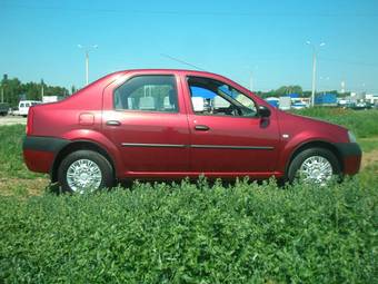 2010 Renault Logan Images