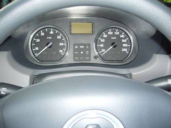 2011 Renault Logan Pictures
