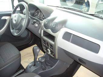 2011 Renault Logan Photos