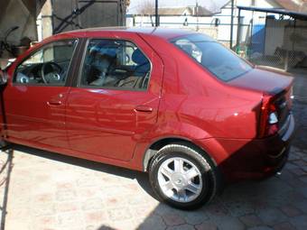 2011 Renault Logan Images