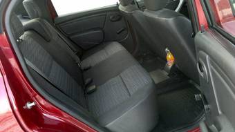 2011 Renault Logan Images