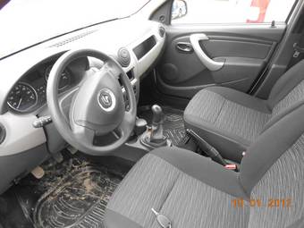 2011 Renault Logan Photos