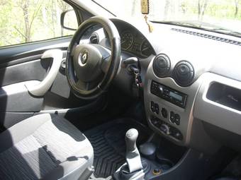2011 Renault Logan Images
