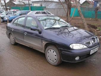 1999 Renault Megane Pictures