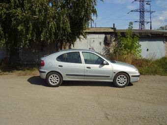 1999 Renault Megane Pictures