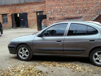 2000 Renault Megane Photos
