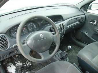 2002 Renault Megane Pictures