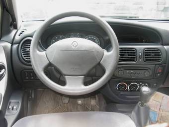 2002 Renault Megane Pictures