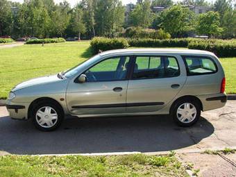 2002 Renault Megane Pictures