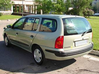 2002 Renault Megane Photos