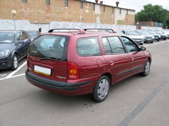 2002 Renault Megane Photos