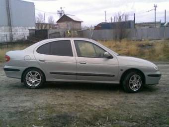 2003 Renault Megane Photos