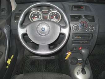2004 Renault Megane Pictures