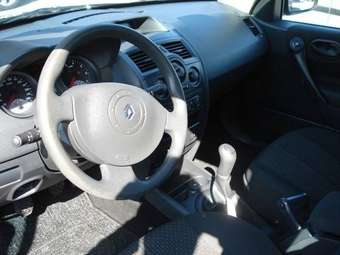 2004 Renault Megane Pictures