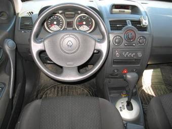 2004 Renault Megane Pictures