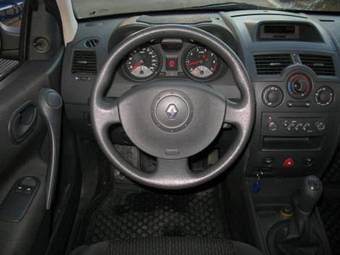 2004 Renault Megane Pics