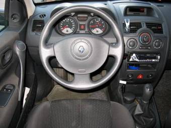 2004 Renault Megane Photos