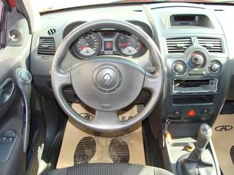 2005 Renault Megane Photos