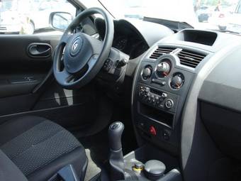 2005 Renault Megane Photos