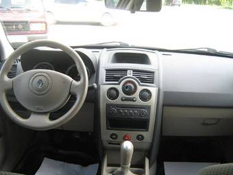 2005 Renault Megane Photos