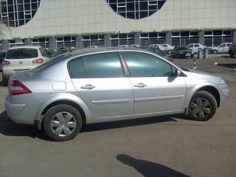 2008 Renault Megane Sedan Photos