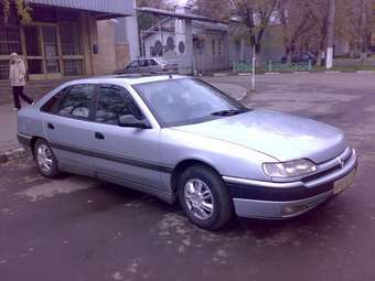 1993 Renault Safrane Photos