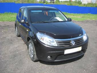 2010 Renault Sandero Photos