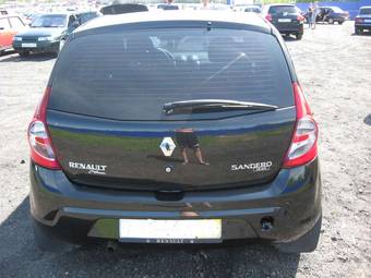 2010 Renault Sandero Pictures